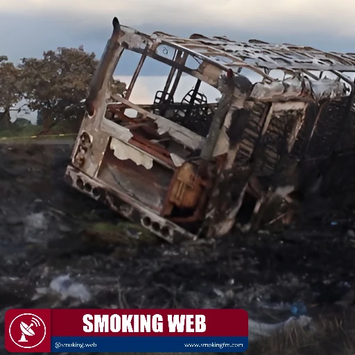 Autobus se volca e incendia en Bolivar