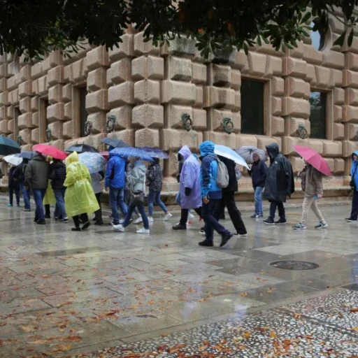 Miles de evacuados, transporte suspendido e inundaciones en otro temporal que azota España