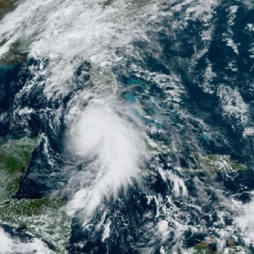 El huracán Rafael con categoría 3 causa un nuevo apagón total en Cuba