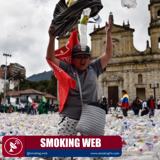 Recicladores llenan la Plaza de Bolívar con materiales reciclables en protesta por condiciones labor