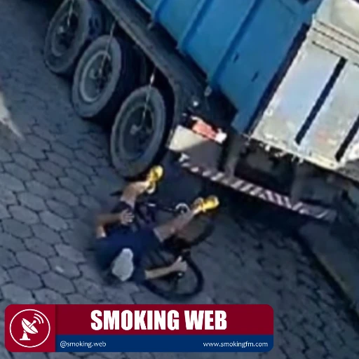 Ciclista resulta herido tras chocar con un camión estacionado en Caraguatatuba
